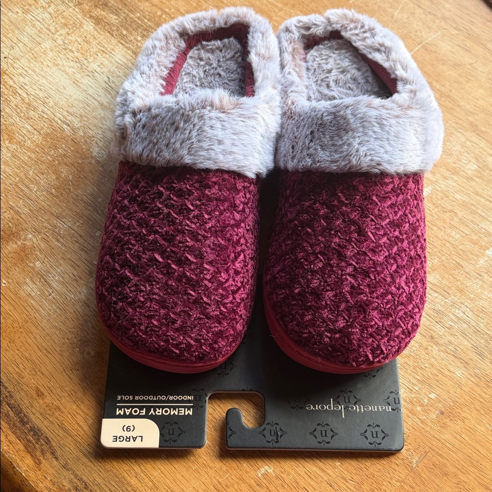 NWT Nanette Lepore Plush Memory Foam Lined Burgundy Slippers